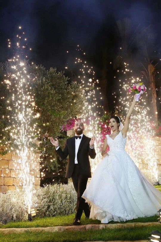 Primer baile de novios con chispas frías