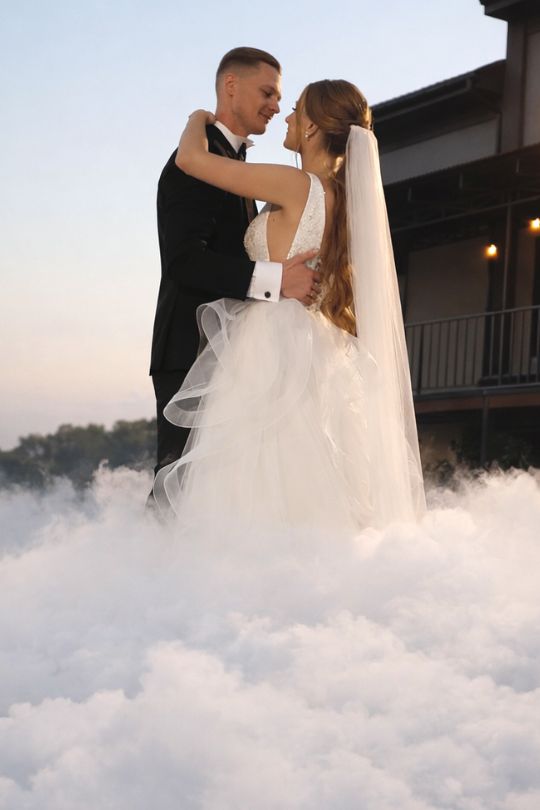 Primer baile con niebla